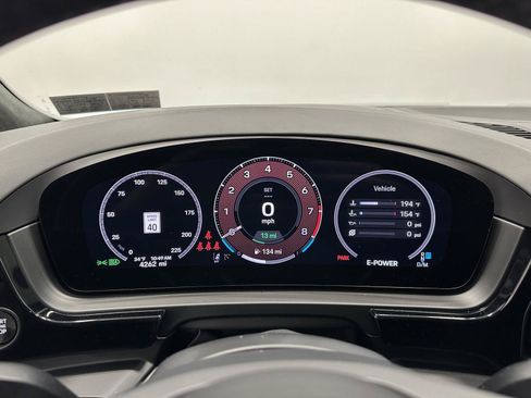 Certified 2025 Porsche Cayenne Turbo AWD/4WD image 24