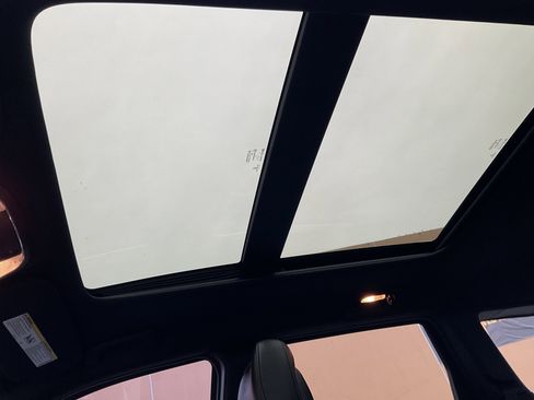 Used 2015 Jeep Grand Cherokee Overland image 39