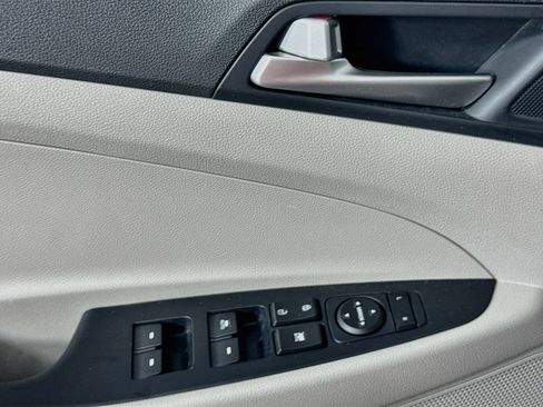 Used 2019 Hyundai Tucson Value FWD image 21