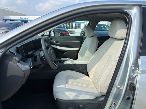 Used 2025 Hyundai Sonata SEL FWD image 9