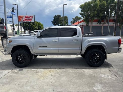 Used 2018 Toyota Tacoma SR5 RWD image 5