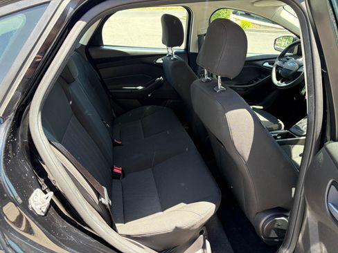 Used 2016 Ford Focus SE FWD image 6