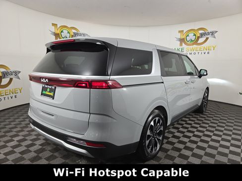 Used 2024 Kia Carnival EX image 10