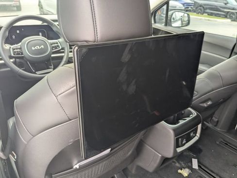Certified 2025 Kia Carnival SX FWD image 13