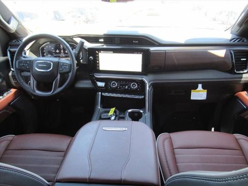 Used 2025 GMC Sierra 2500 Denali Ultimate image 12