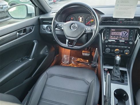 Certified 2022 Volkswagen Passat 2.0T R-Line image 10