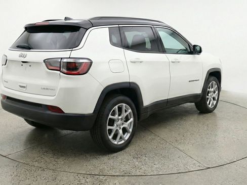 Used 2025 Jeep Compass Limited image 9