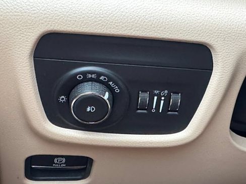 Used 2022 Jeep Grand Cherokee L Limited w/ Luxury Tech Group II AWD/4WD image 13