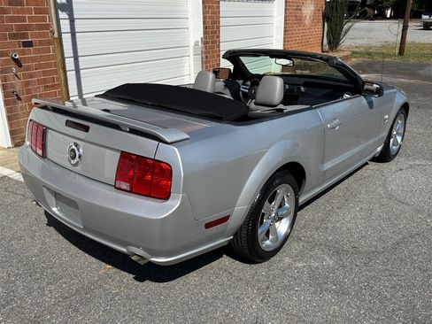 Used 2009 Ford Mustang GT RWD image 37
