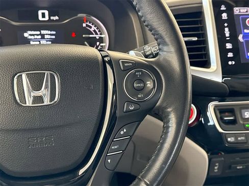 Certified 2017 Honda Pilot Touring image 26