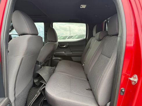 Used 2017 Toyota Tacoma TRD Sport AWD/4WD image 10