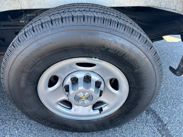 Used 2025 Chevrolet Express 2500 w/ Driver Convenience Package RWD image 21