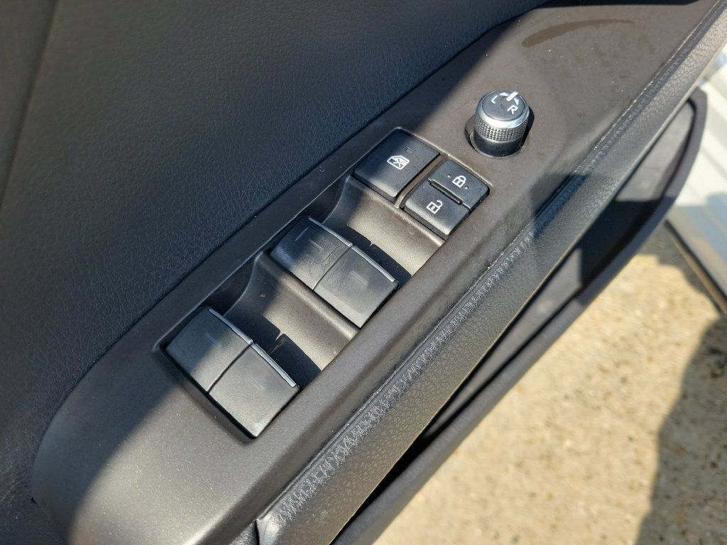 Used 2023 Toyota Camry XSE FWD image 13