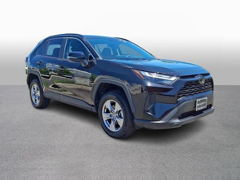 Used 2025 Toyota RAV4 XLE AWD/4WD image 3