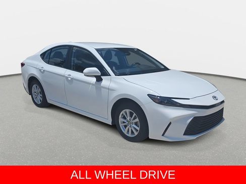 Used 2025 Toyota Camry LE AWD/4WD image 3