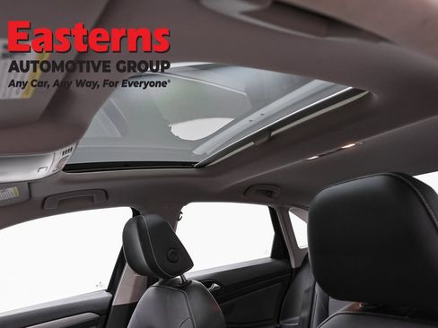 Used 2025 Volkswagen Jetta SE FWD image 35