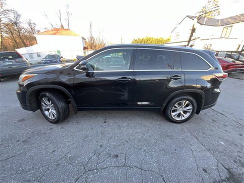 Used 2015 Toyota Highlander XLE image 3