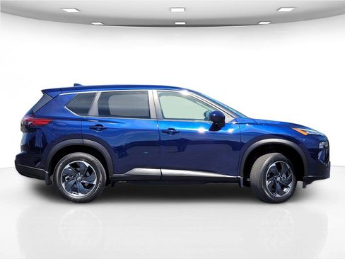 Used 2025 Nissan Rogue SV AWD/4WD image 6