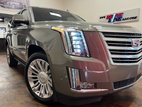 Used 2017 Cadillac Escalade Platinum image 56