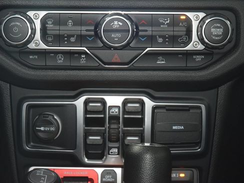 Used 2024 Jeep Wrangler Unlimited Sport AWD/4WD image 32