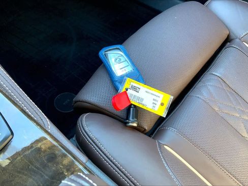 Used 2020 BMW M550i xDrive w/ Dynamic Handling Package image 15