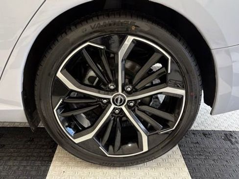 Used 2024 Nissan Altima 2.5 SR FWD image 10