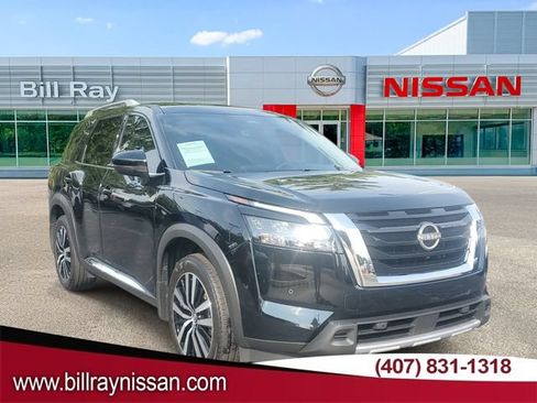 Used 2025 Nissan Pathfinder Platinum FWD image 1