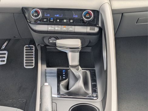 Used 2025 Hyundai Elantra Sport FWD image 15
