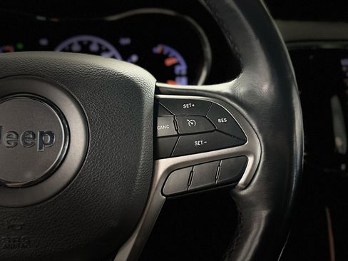 Used 2020 Jeep Grand Cherokee Altitude AWD/4WD image 18