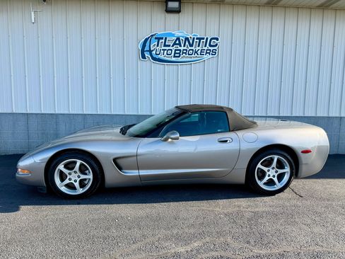 Used 2001 Chevrolet Corvette Convertible w/ Preferred Equipment Group2 image 2