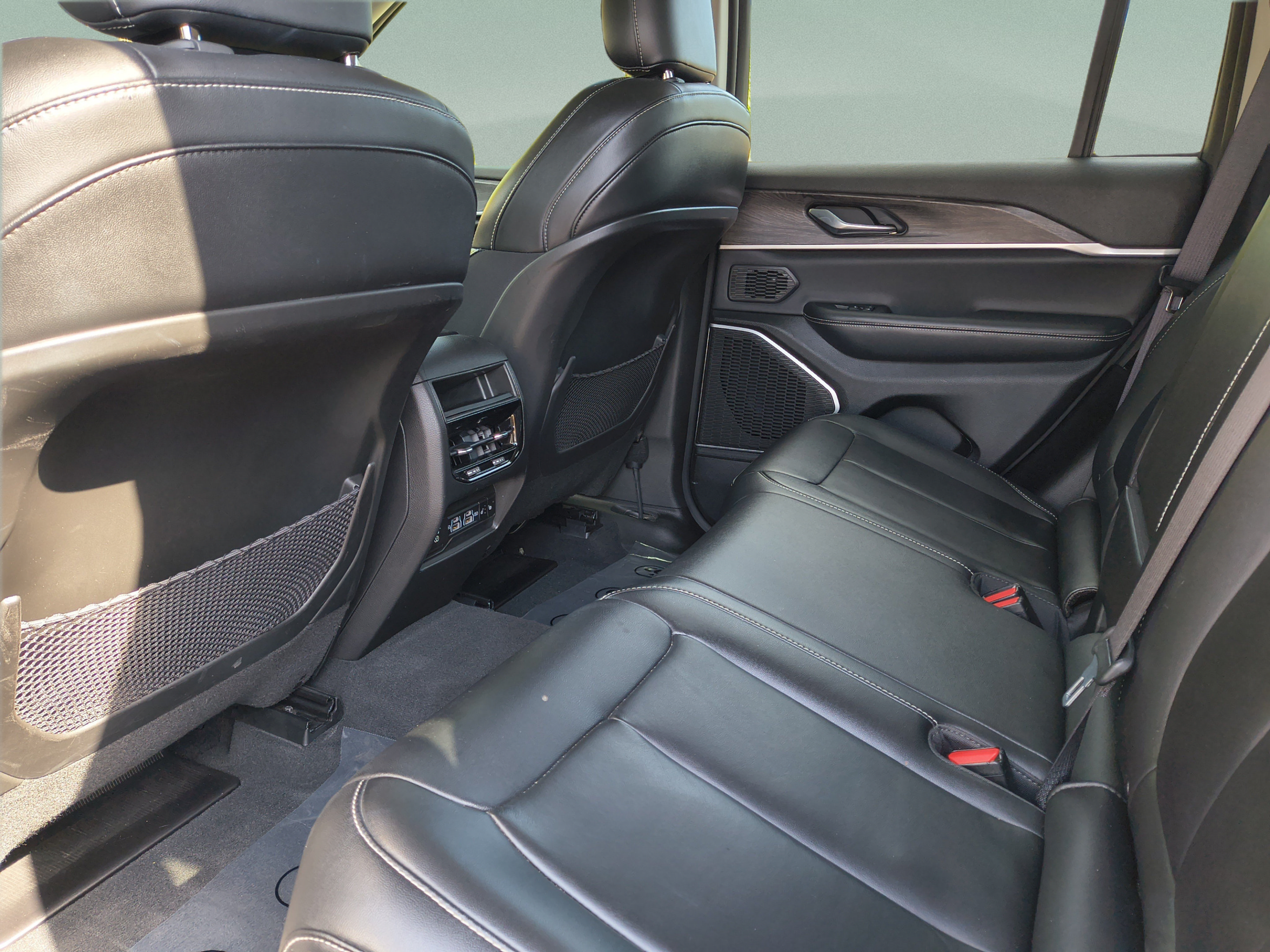 Used 2022 Jeep Grand Cherokee Limited RWD image 16