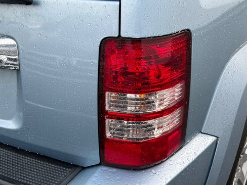 Used 2012 Jeep Liberty Sport image 16