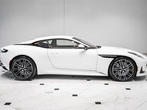 Used 2024 Aston Martin DB12 Coupe RWD image 41