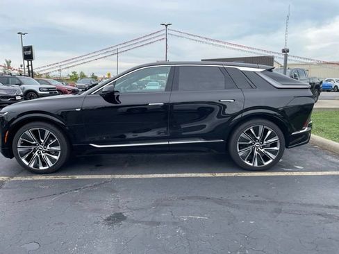 Used 2026 Cadillac Lyriq Signature Luxury RWD image 4