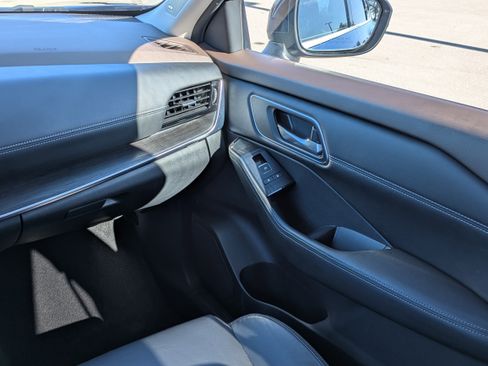 Used 2021 Nissan Rogue SL w/ Premium Package image 18