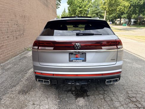 Used 2024 Volkswagen Atlas Cross Sport SEL Premium R-Line AWD/4WD image 4