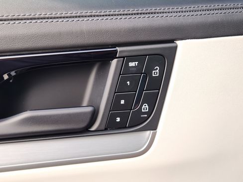 Used 2024 Porsche Cayenne image 27