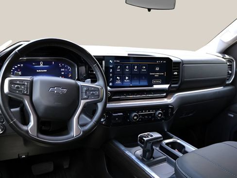 Used 2024 Chevrolet Silverado 1500 LT Trail Boss w/ Convenience Package II AWD/4WD image 15