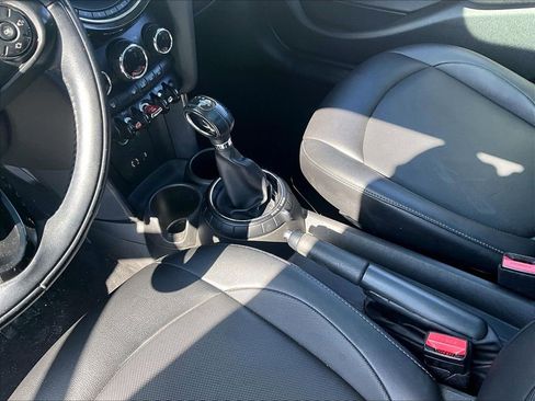 Used 2016 MINI Cooper 4-Door Hardtop image 12