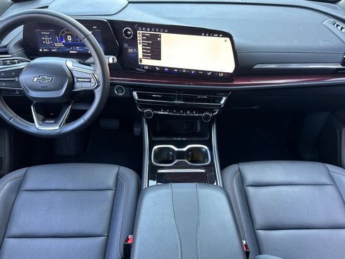 Used 2025 Chevrolet Traverse Z71 image 16