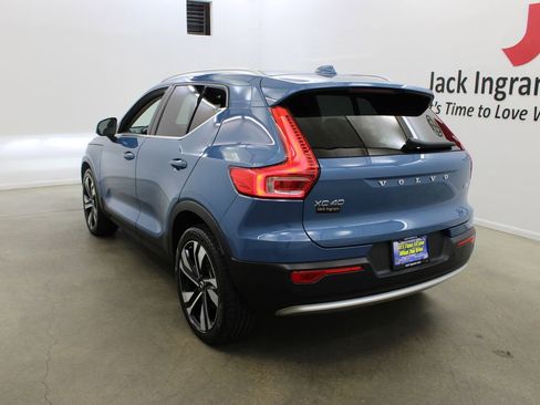 Used 2023 Volvo XC40 B4 Plus w/ Driver Assist Package image 3