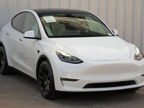 Used 2023 Tesla Model Y Long Range image 55