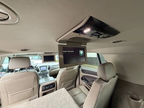 Used 2019 Chevrolet Suburban LT image 29