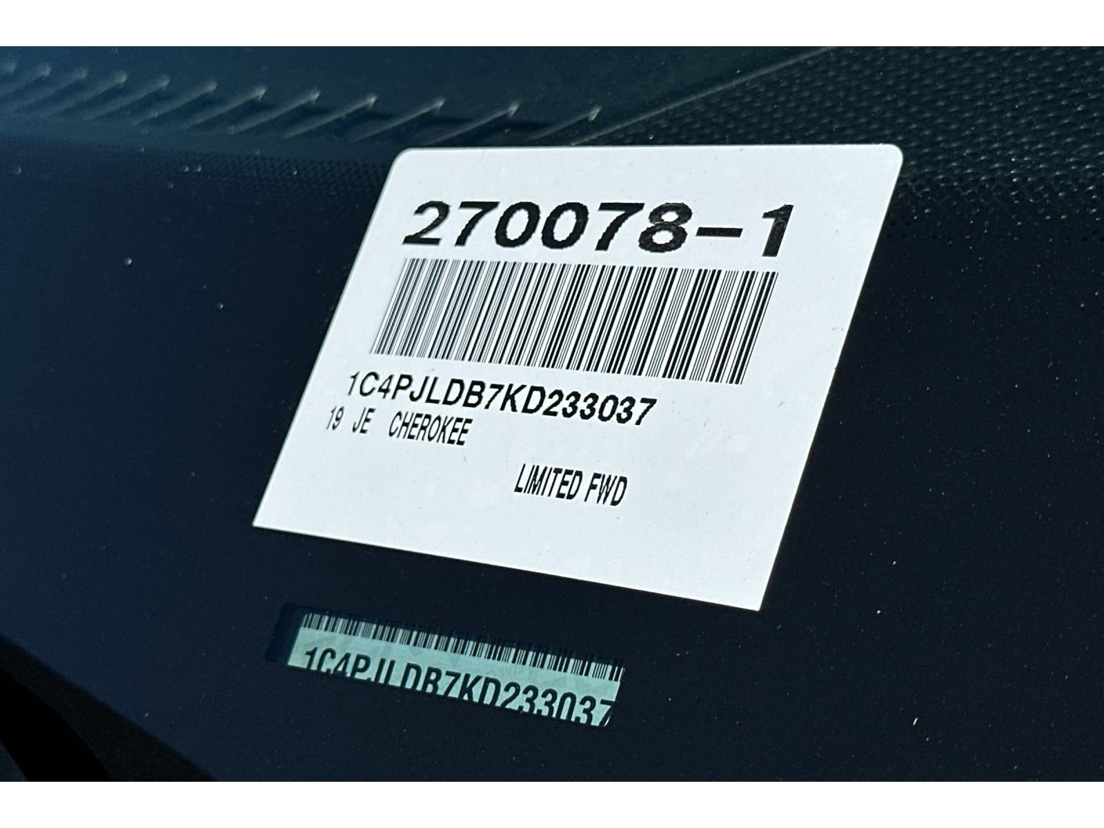 Used 2019 Jeep Cherokee Limited w/ Technology Group FWD image 2