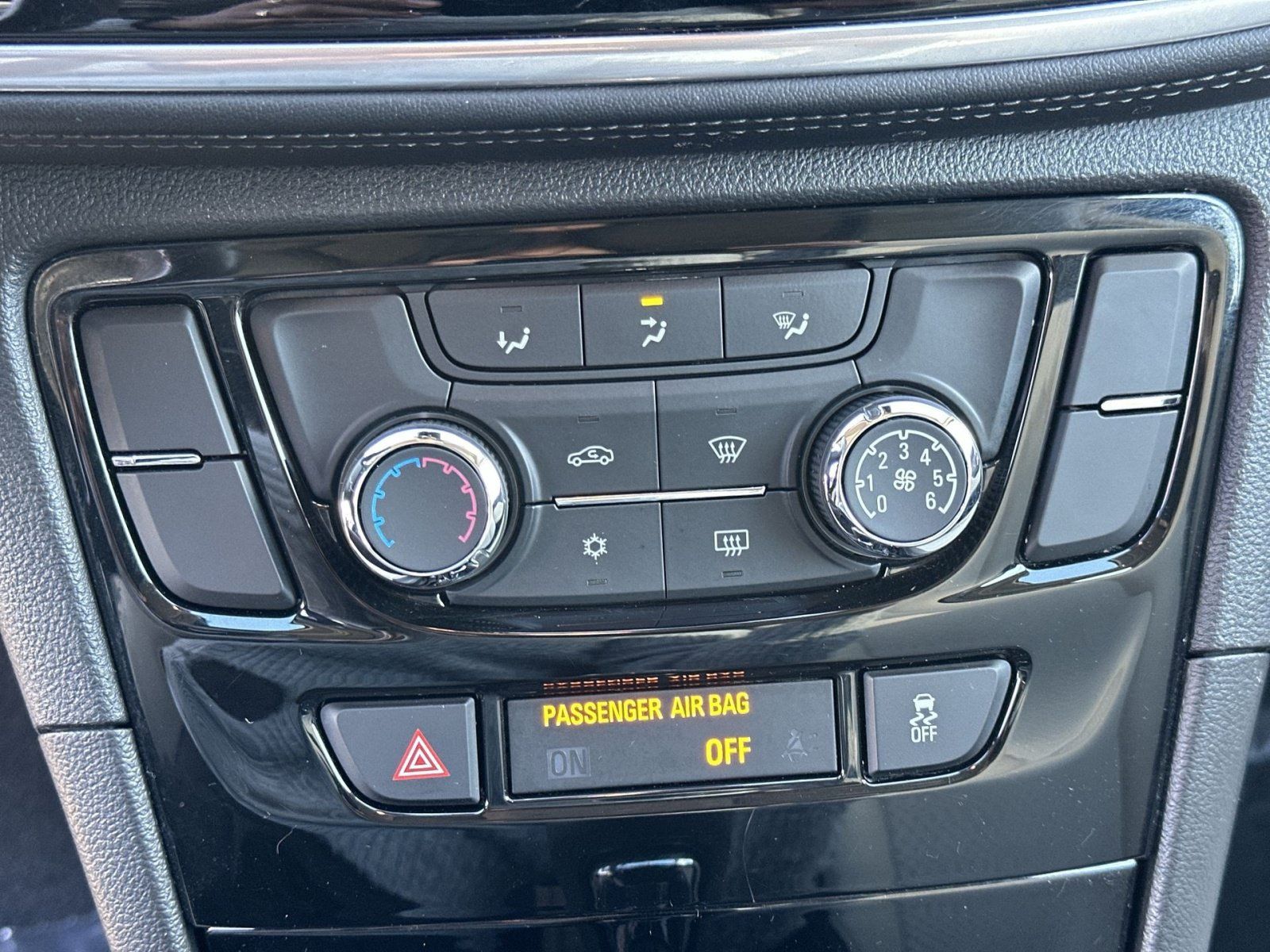 Used 2020 Buick Encore Preferred w/ Safety Package FWD image 22