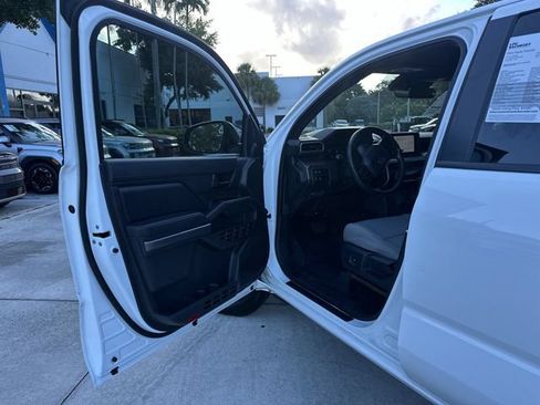 Used 2024 Toyota Tacoma SR5 RWD image 22