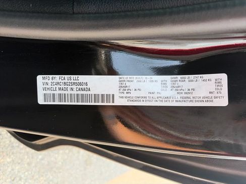 Used 2025 Chrysler Pacifica Select FWD image 54