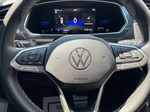 Used 2023 Volkswagen Tiguan SE w/ Panoramic Sunroof Package AWD/4WD image 27