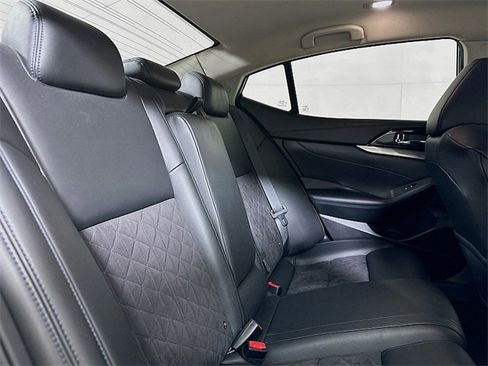 Used 2017 Nissan Maxima SR w/ Midnight Edition image 25