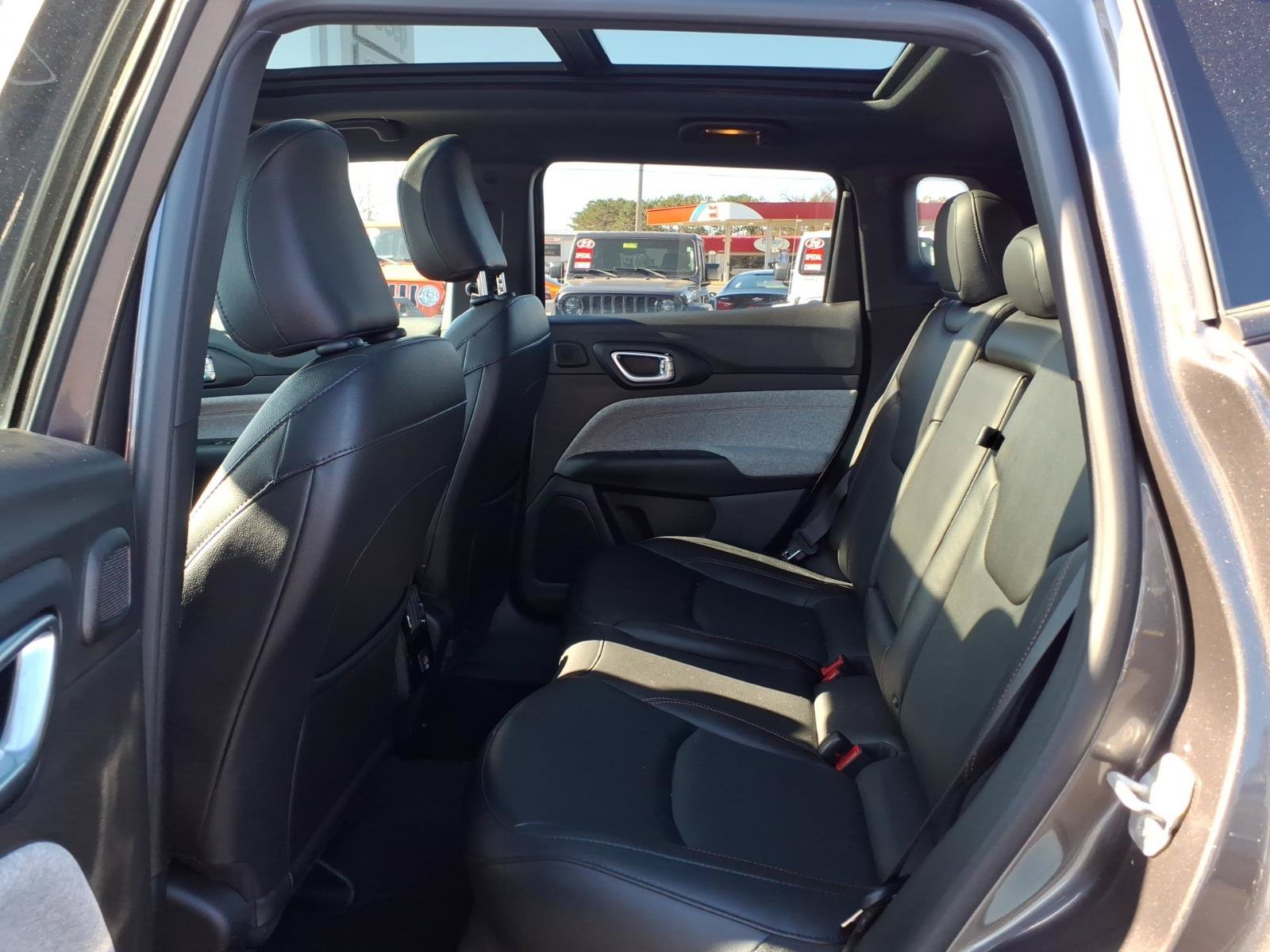 Used 2023 Jeep Compass Latitude w/ Sun and Sound Group AWD/4WD image 11